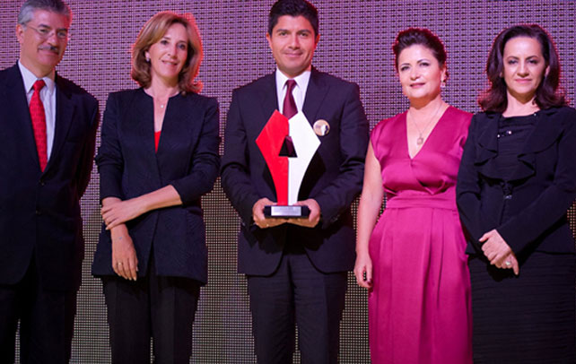 Puebla presidente recibe premio de revista nacional