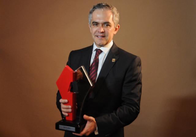 Recibe Mancera premio “Competitividad por mejores prácticas de Gobierno locales”