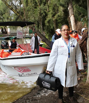 Brindan atención médica gratuita a domicilio