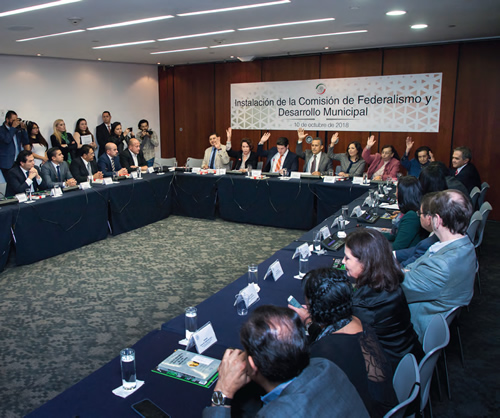 Legisladores van por más recursos para municipios