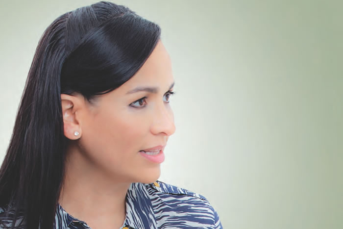 En política, piso parejo para hombres y mujeres: Laura Fernández
