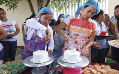 Gobierno de centro impulsa la economía de 3,500 mujeres