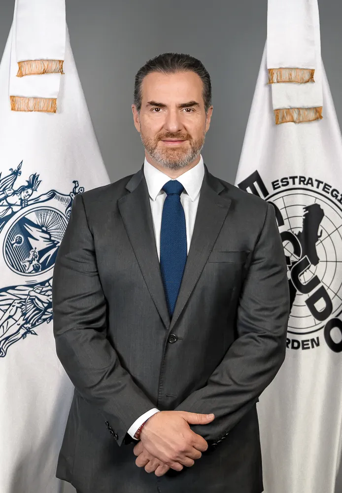 Adrián de la Garza Santos.