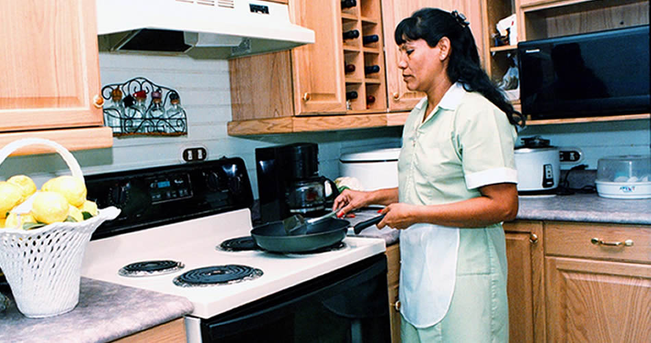 Patrones deberán brindar IMSS a trabajadores del hogar