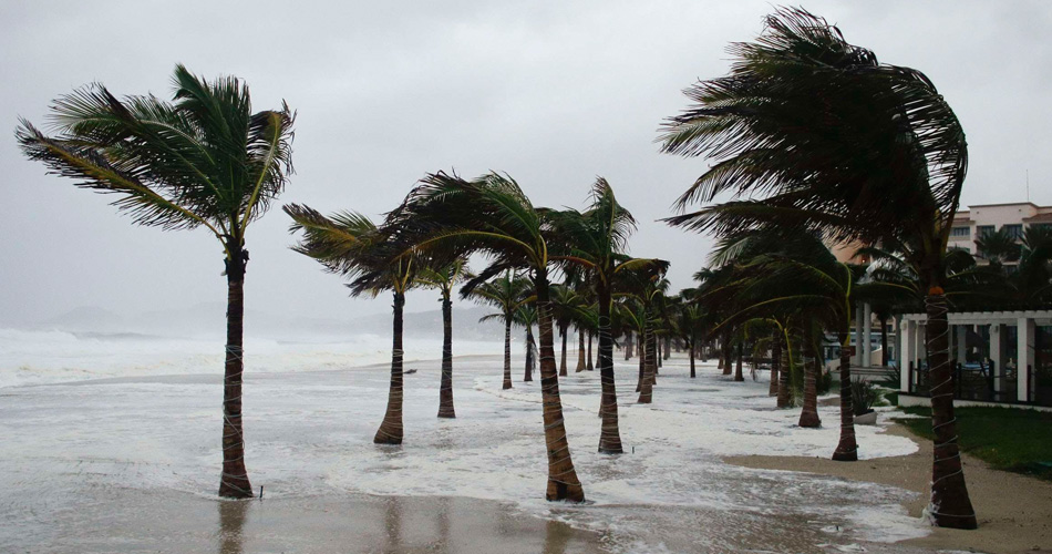 Los Cabos incomunicado por huracán Odile