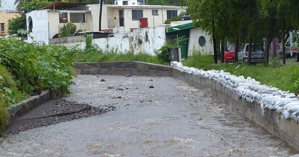 Suspenden clases en Colima por huracán Norbert