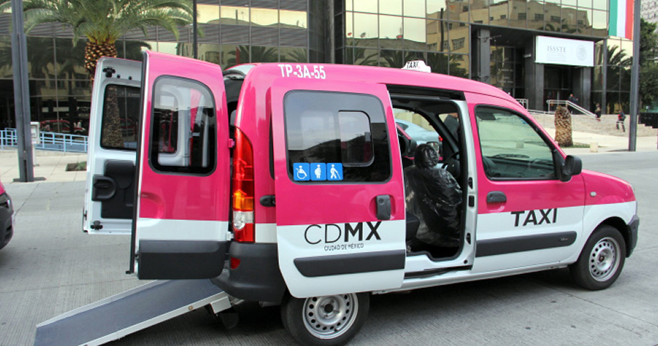 Presentan taxis para grupos vulnerables en el DF