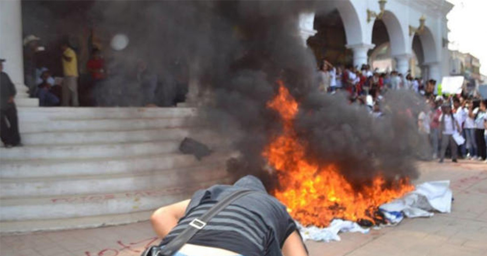 Saquean ayuntamiento e incendian documentos en Tlapa, Guerrero