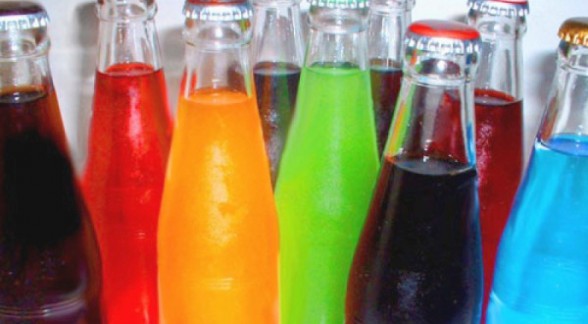 Prohíben venta de bebidas azucaradas en escuelas