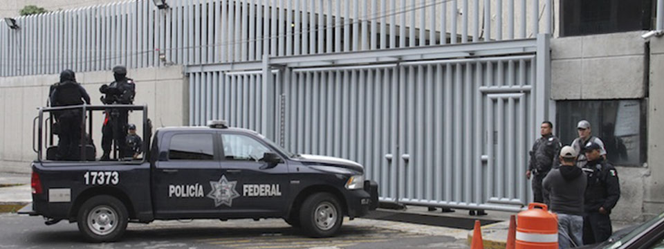 Envían a prisión a siete custodios por fuga de El Chapo Guzmán