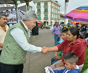 Entrega David Penchyna 11 ambulancias a comunidades de Hidalgo