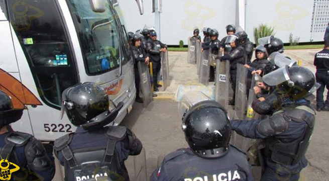 Exoneran a 30 normalistas de Michoacán de robo y daños