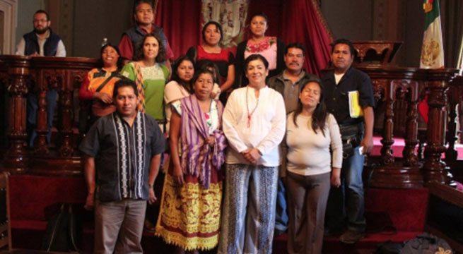 Diputada_aconseja_a_indigenas_vender_nopalitos_y_artesanías_Alcaldes_de_Mexico_Abril_2016