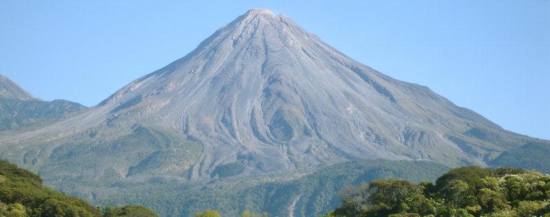 Experto descarta riesgo sísmico del volcán de Fuego de Colima