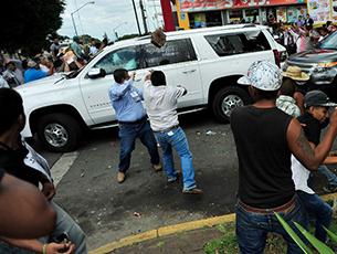 Apedrean a gobernador electo de Veracruz y a líderes del PAN