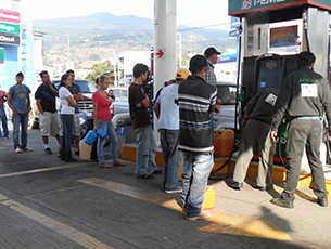 Chiapas se queda sin combustible por compras de pánico ante bloqueos de CNTE
