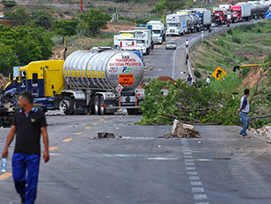 Autotransporte vive su peor momento por bloqueos y medidas ambientales: Canacar