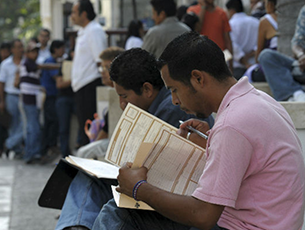 Desempleo en México seguirá a la baja, pero salario sigue siendo deficiente: OCDE