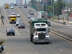 Leyes estatales de transporte imponen barreras a la competencia: COFECE