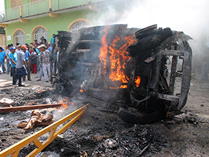 Pobladores incendian camioneta de alcaldesa de Apango, Guerrero