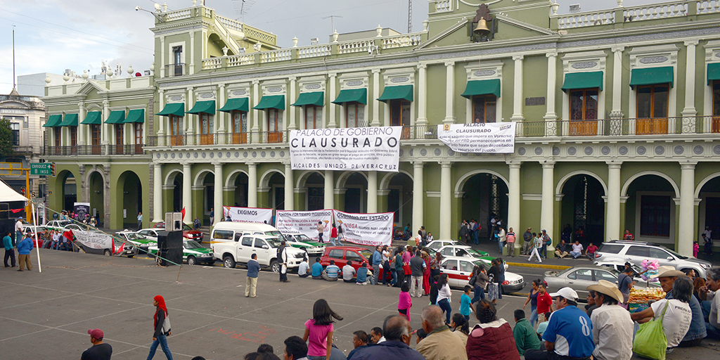 Fondos para municipios de Veracruz saqueados: alcaldes