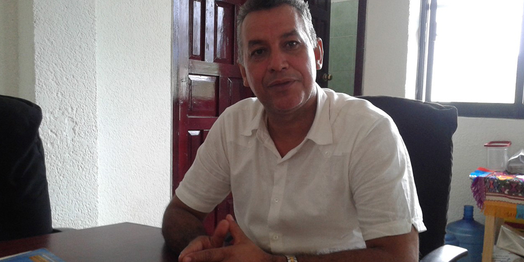 Pobladores retienen a alcalde en Guerrero y le exigen pago por destrucción de amapola