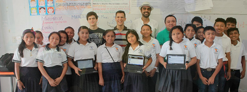 Llevan tecnología educativa a comunidades rurales de México
