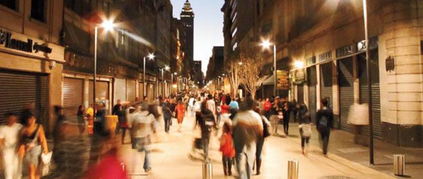 Peatones podrían alumbrar con sus pisadas la calle de Madero en la CDMX