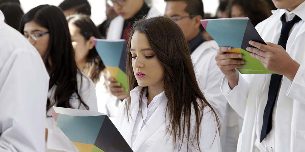 En 8 años aumentó en 43 mil el número de estudiantes de medicina en México