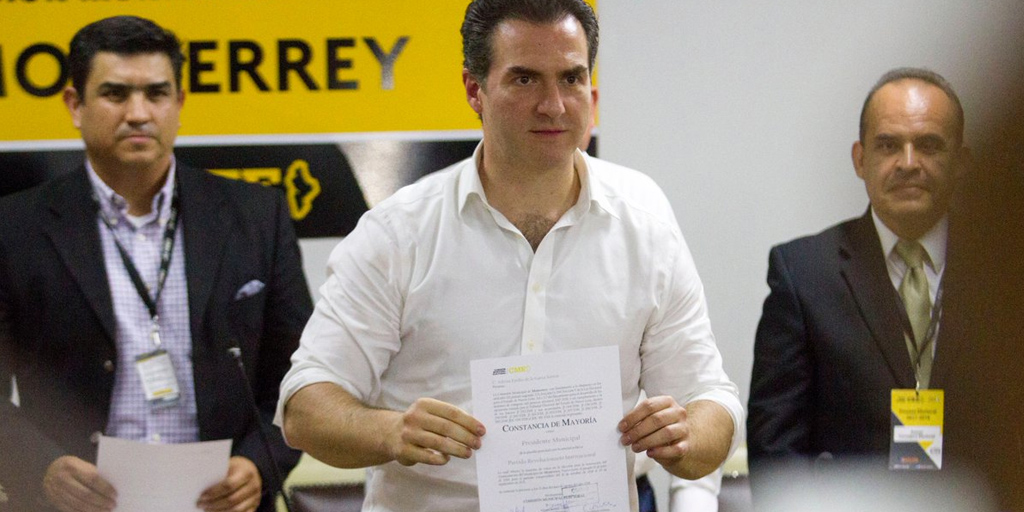 Recibe Adrián de la Garza constancia de mayoría como alcalde de Monterrey