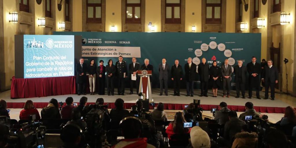 Presenta López Obrador plan para combatir robo de hidrocarburos