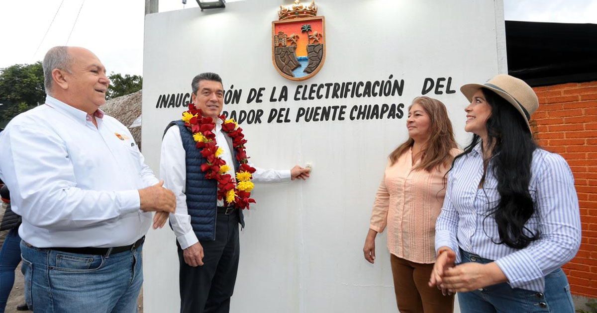 Rutilio Escandón inaugura red eléctrica en Puente Chiapas