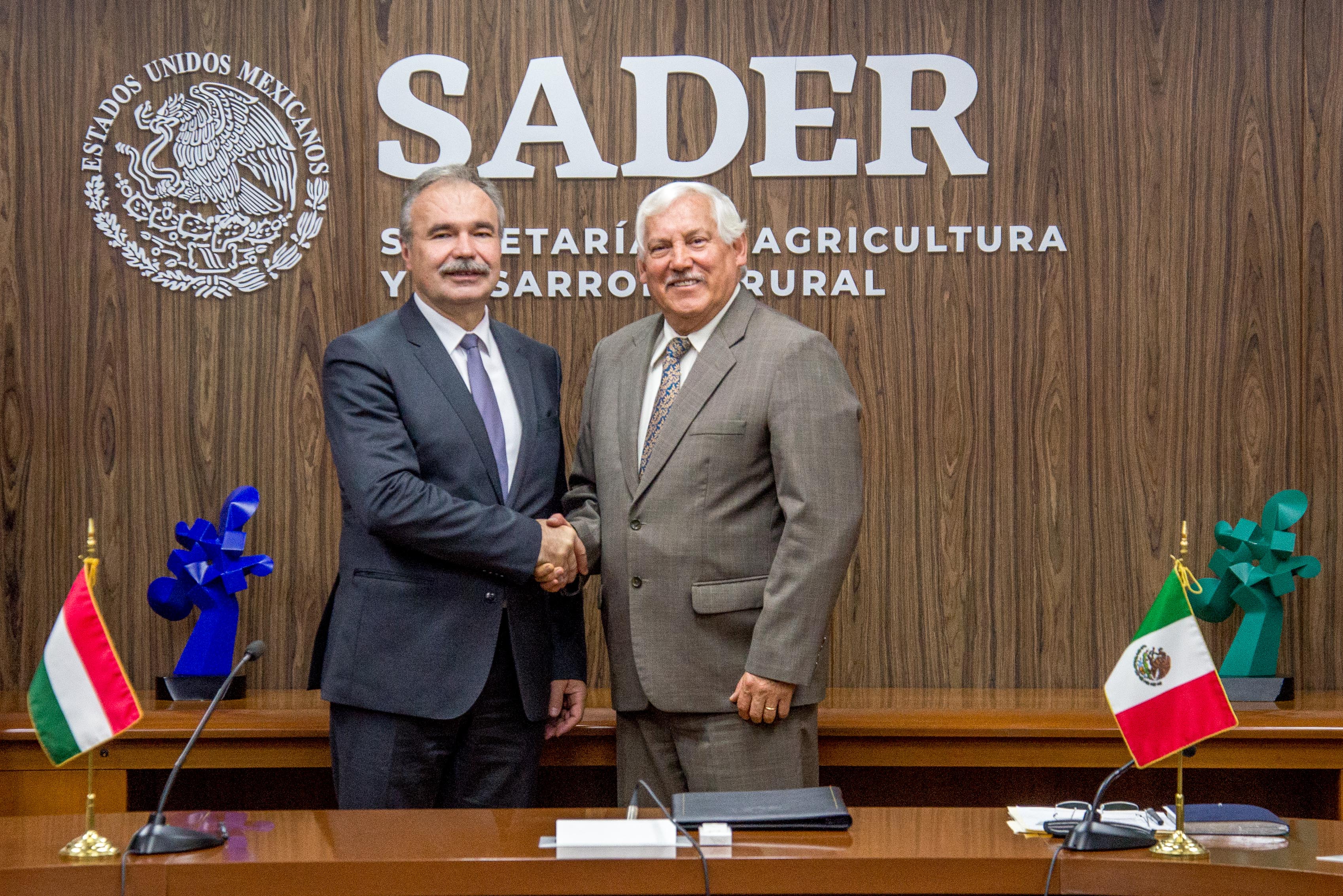 México y Hungría firman memorando para el desarrollo de la industria rural
