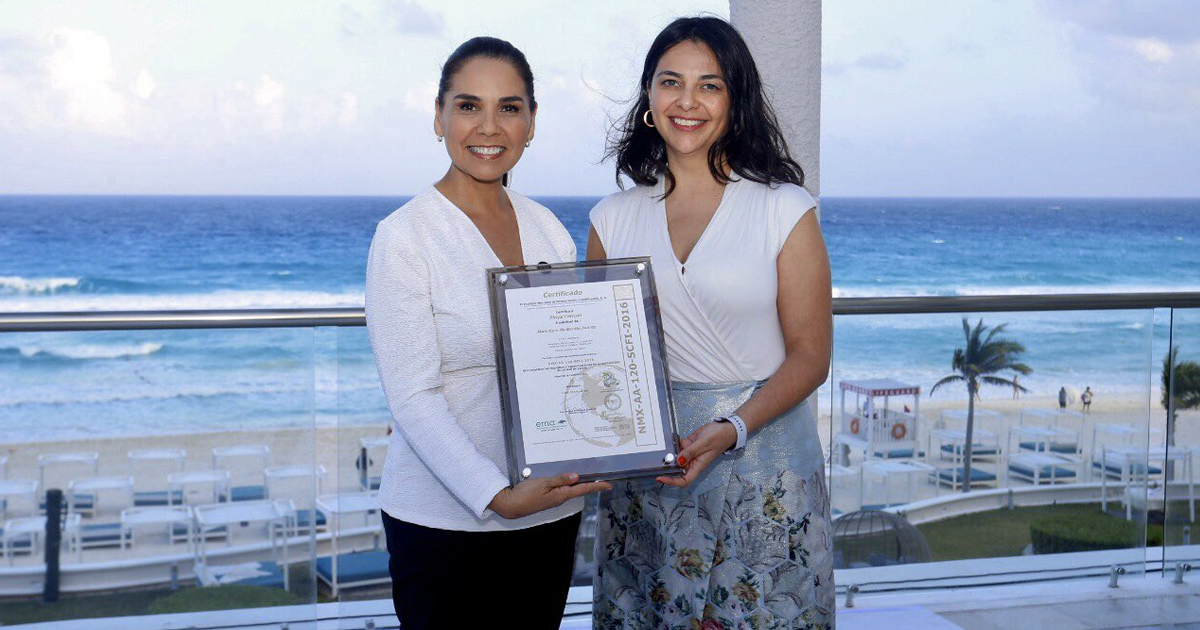 Cancún renueva certificación de playa limpia y sustentable