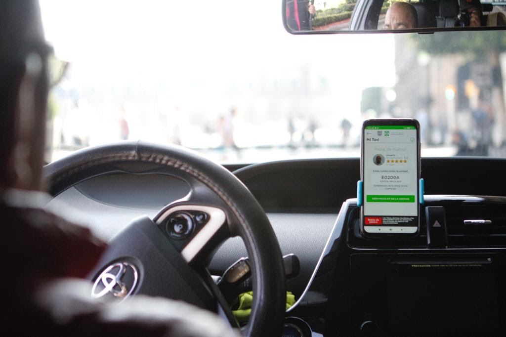 Taxis de la CDMX contarán con nueva aplicación móvil para que usuarios soliciten el servicio
