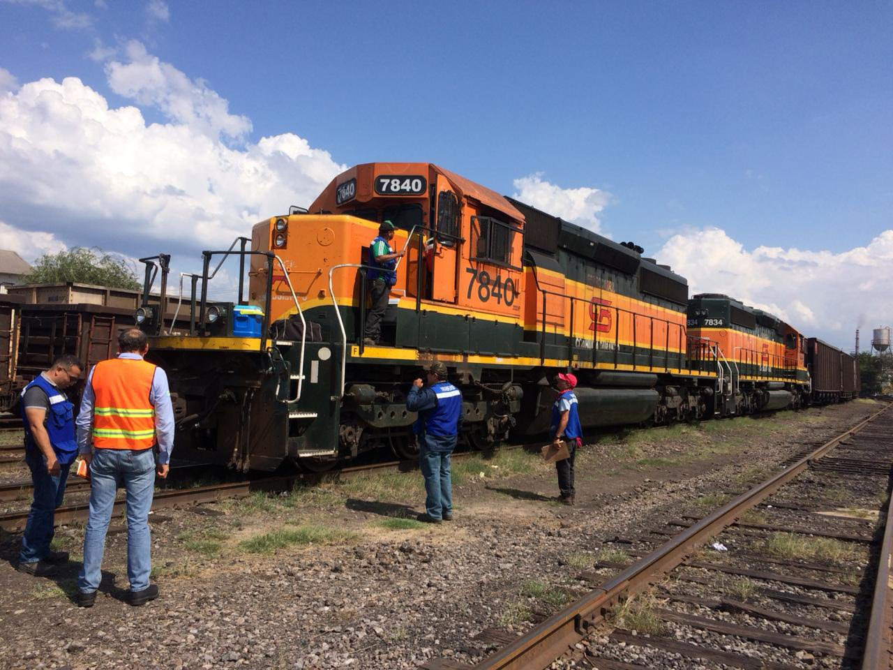 Se incrementa el tráfico de carga ferroviaria y pasajeros de tren en México