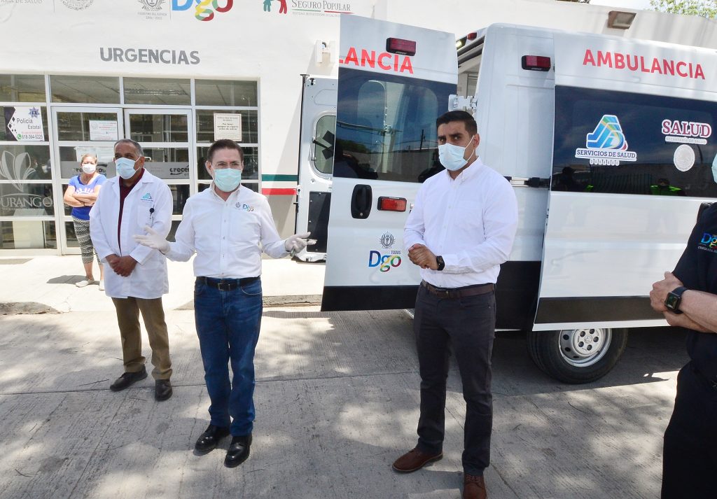 Gobernador de Durango entrega ambulancias para ocho municipios del estado