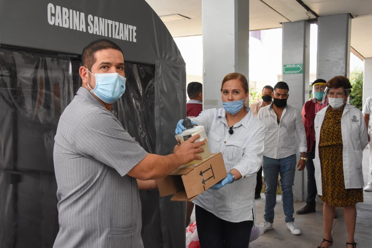 Gobierno municipal de Gómez Palacio entrega cabina sanitizante a hospital