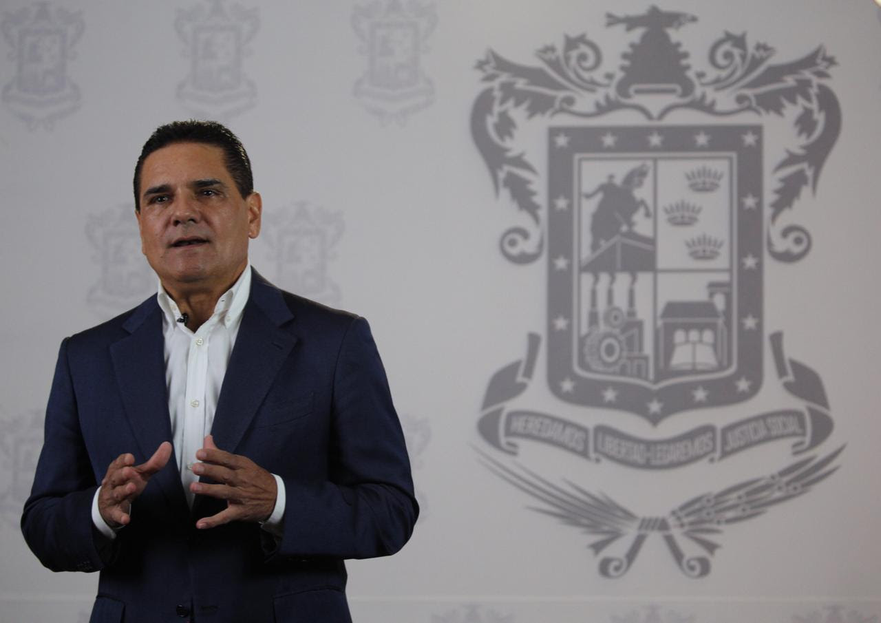 Gobierno de Michoacán aumenta salario de médicos y enfermeras en 60%