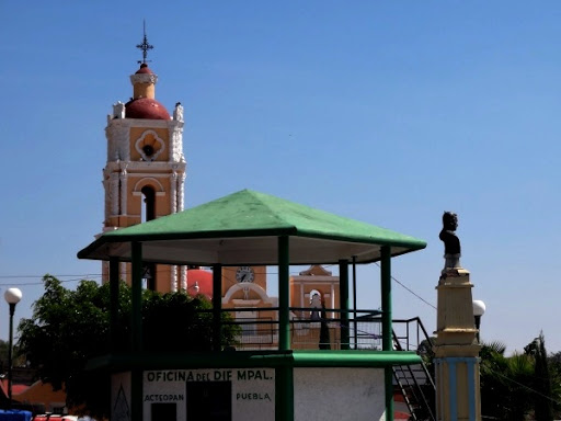 Pobladores destituyen a presidente municipal de Acteopan, Puebla