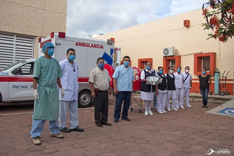 Oaxaca otorgará seguros de vida a 20 mil trabajadores del sector salud
