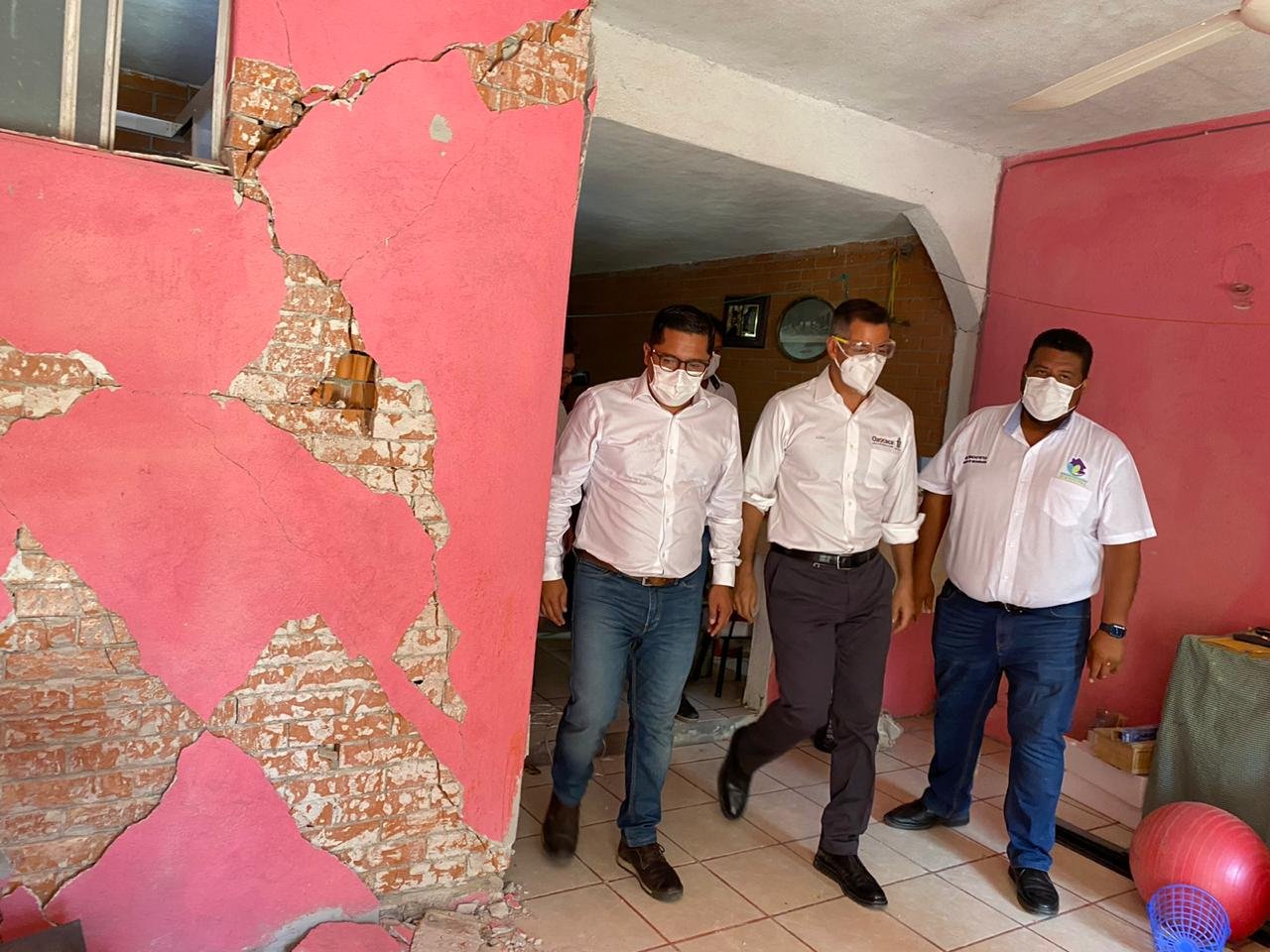 Gobernador recorre Huatulco y Sierra Sur tras sismo de 7.4 en Oaxaca