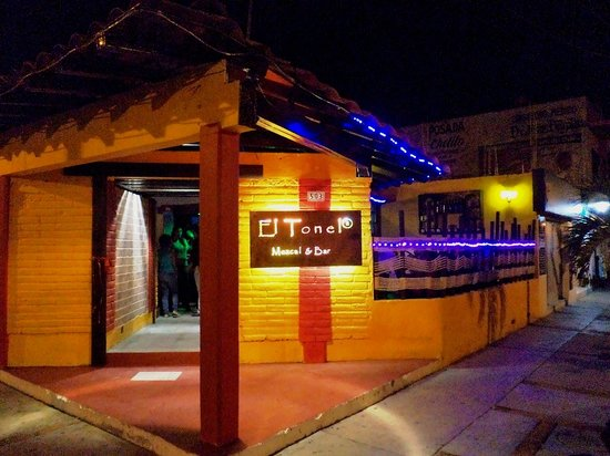 Cierran bares y cantinas de Huatulco ante aumento de contagios por COVID-19