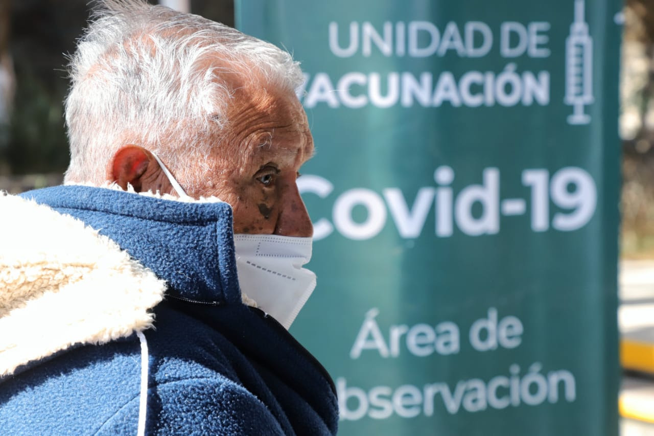 Inicia programa de vacunación contra COVID-19 para adultos mayores en la CDMX