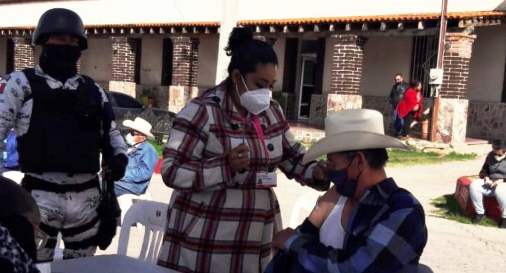 Aplican vacunas contra COVID-19 en 45 municipios de Sonora