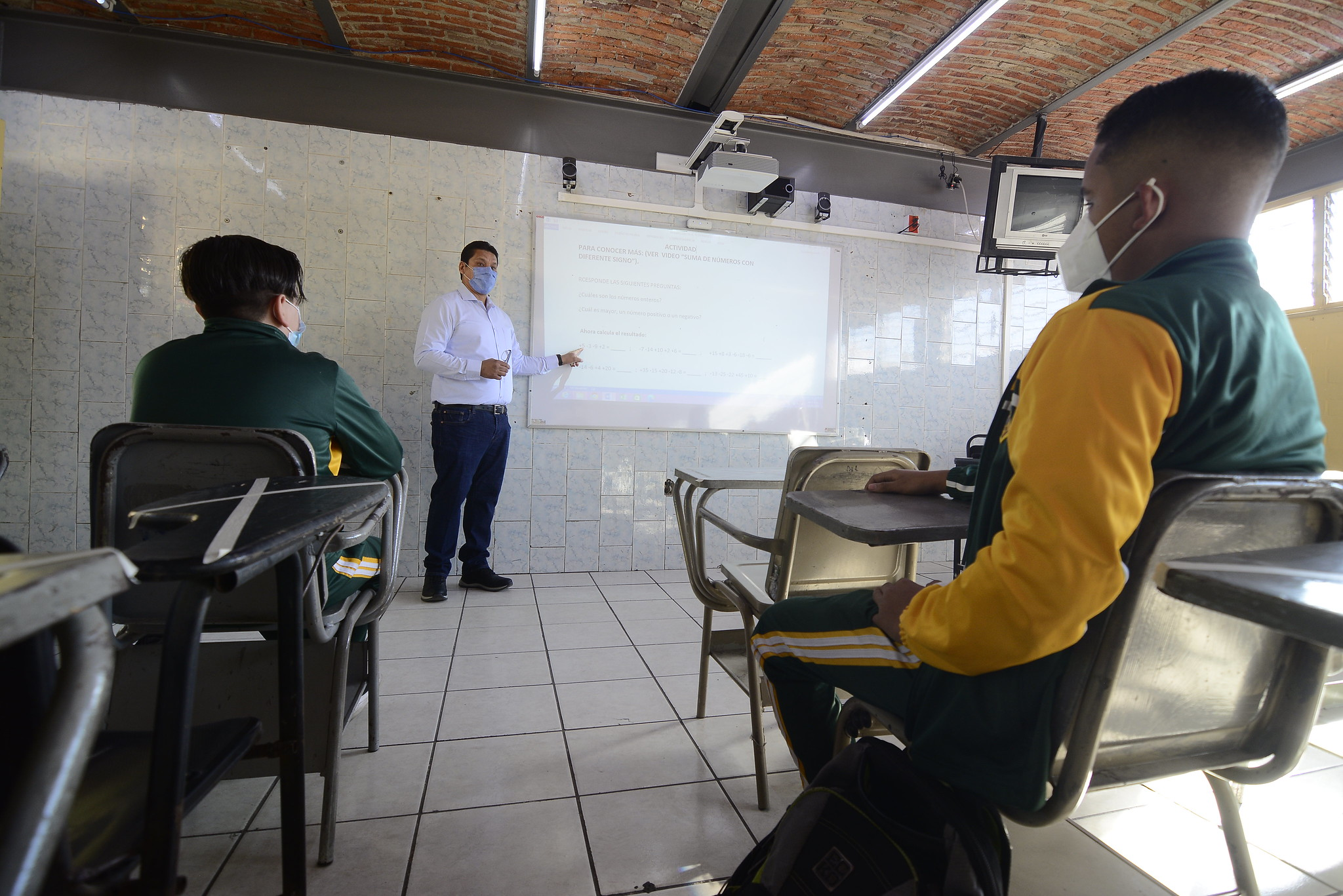 Jalisco habilita grupos de seguimiento académico con actividades presenciales en escuelas