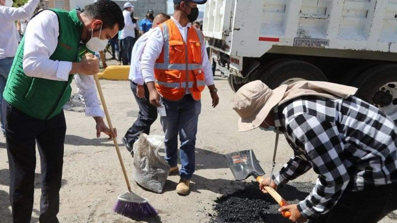 “Bacheatón” beneficia a más de 23 mil habitantes de Mineral de la Reforma