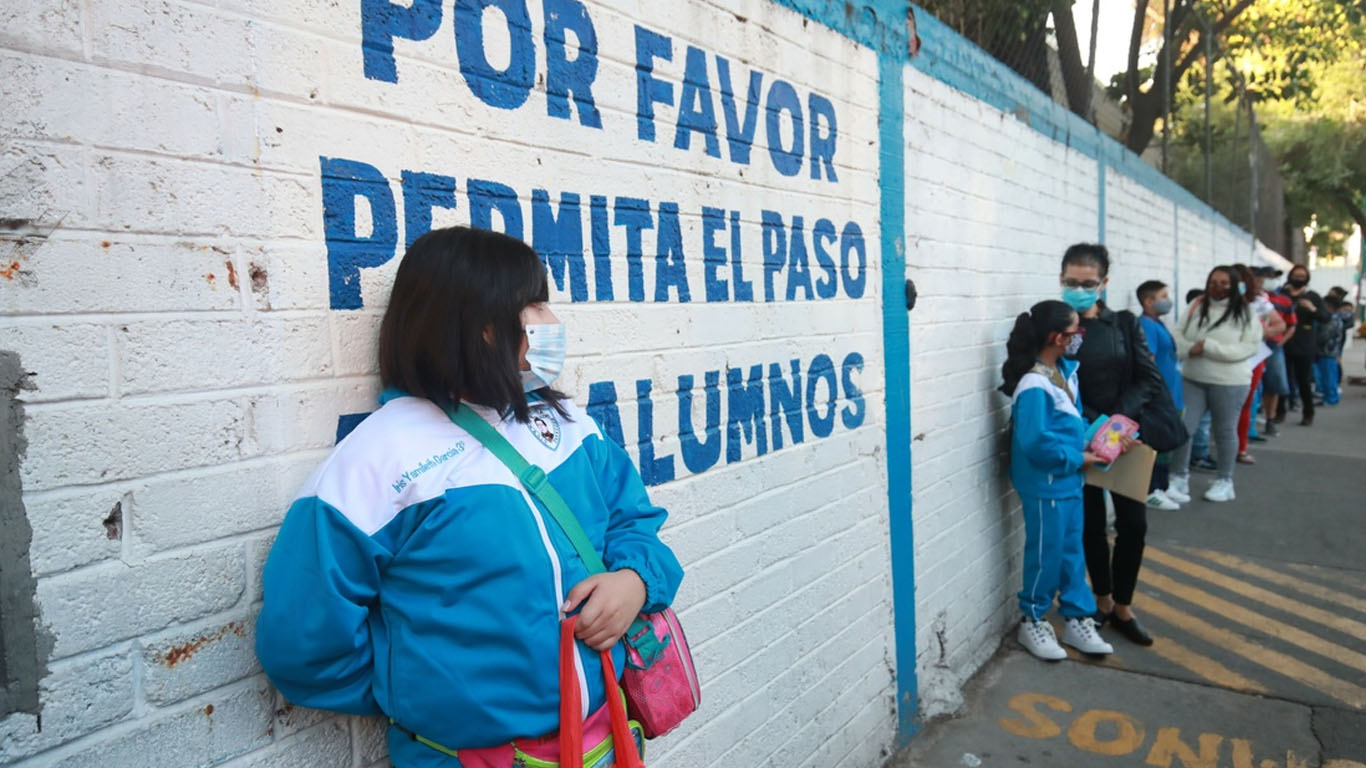 Regresan a las aulas más de 16 millones de estudiantes en todo el país: Educación