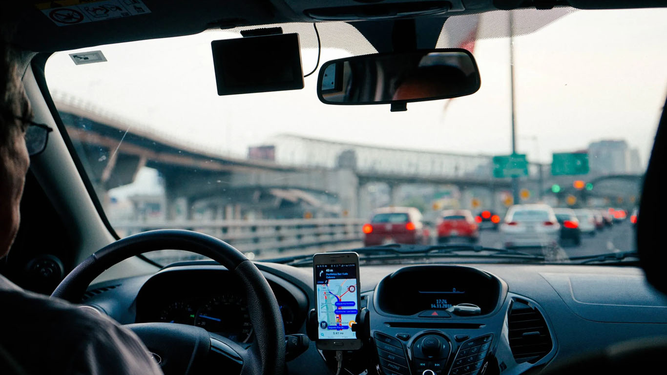 La CDMX buscará regular las tarifas de transporte de empresas como Uber y DiDi