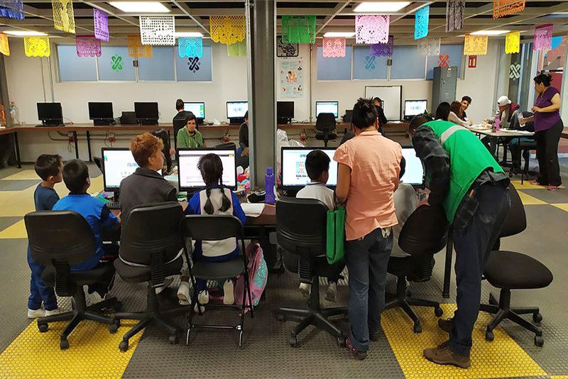 CDMX combate rezago educativo con 71 ciberescuelas